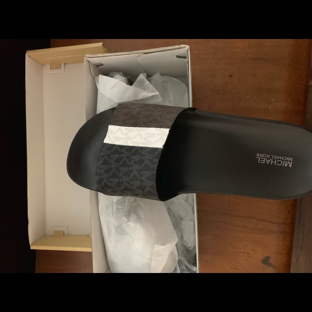 Woman’s MICHAEL KORS slides